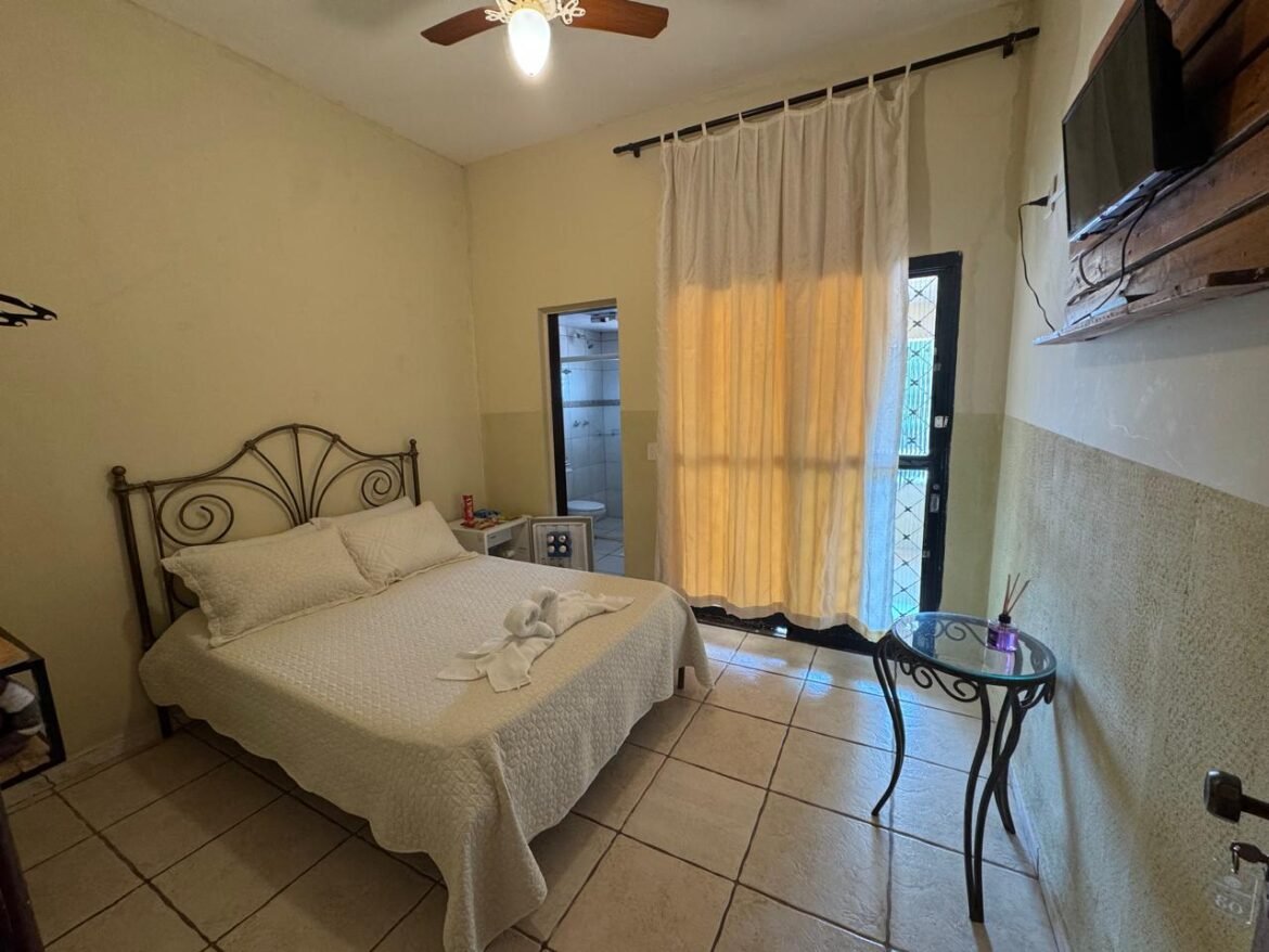 Quarto Duplo Plus com Varanda (Quarto 1)