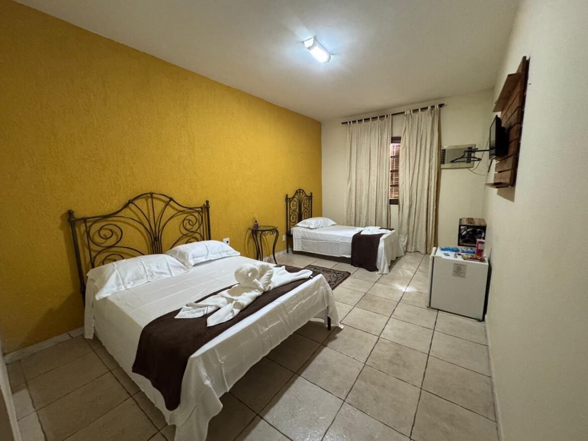 🛏️ Quarto Triplo com Vista Jardim (Quartos 6 a 9)